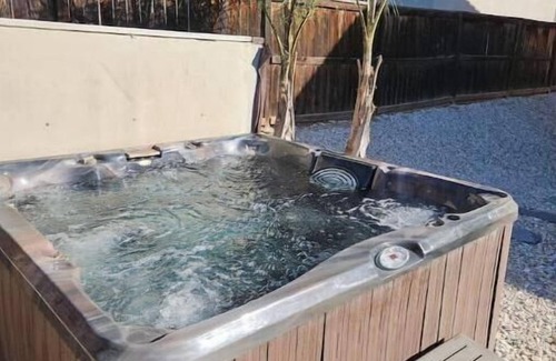 Menifee House | Beautiful home with Hot tub
