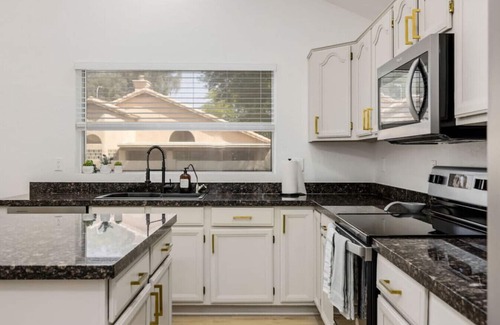 Chandler House | Beautiful Home with Pool Table