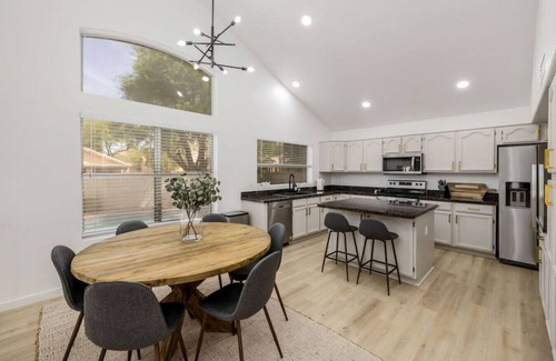 Chandler House | Beautiful Home with Pool Table
