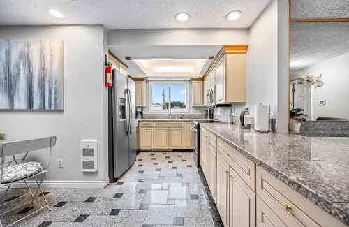 Ridgefield House | Beautiful home with hot tub just minutes away from Ilani Casino!