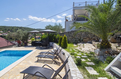 Splitska House | Beautiful house 5 meters from the sea (Splitska, Brač) with heating pool