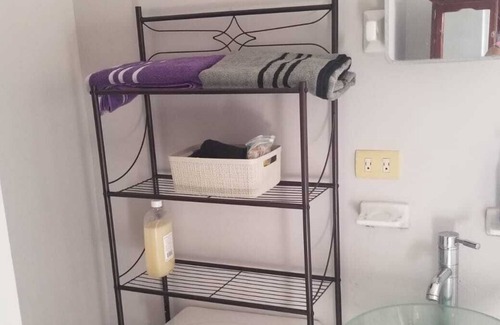 Guadalupe House | Beautiful house 10min from airport & industrial parks Smokers& Pets allow.
