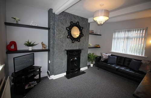 Belfast House | Beautiful House/Free parking 10min fromCity Centre.