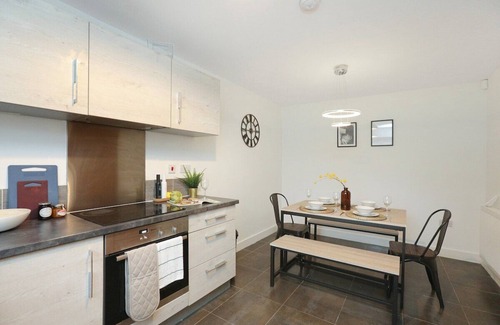 Newark upon Trent House | Beautiful House in Nottingham w/Parking & Wi-Fi by PureStay Short Lets