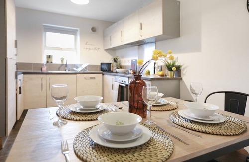 Newark upon Trent House | Beautiful House in Nottingham w/Parking & Wi-Fi by PureStay Short Lets