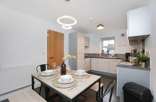 Newark upon Trent House | Beautiful House in Nottingham w/Parking & Wi-Fi by PureStay Short Lets