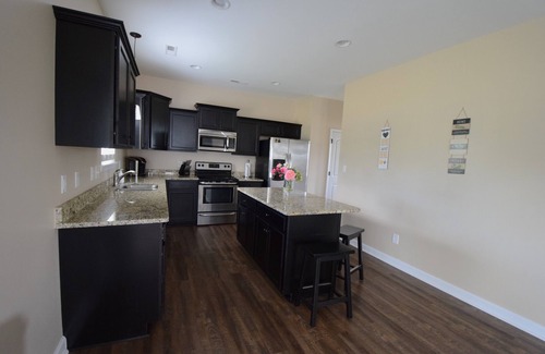 Hubert House | Beautiful house in highly sought-after neighborhood of Peytons’ Ridge, Hubert