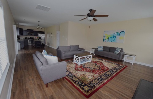 Hubert House | Beautiful house in highly sought-after neighborhood of Peytons’ Ridge, Hubert
