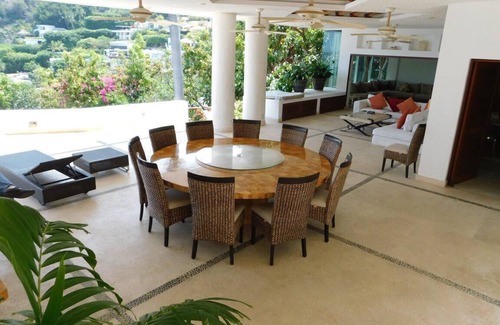 Las Brisas House | Beautiful house in Las Brisas with a double terrace and ocean view.