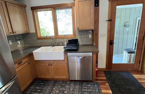 White Salmon House | Beautiful house in the country, close to town, with steam sauna and playground