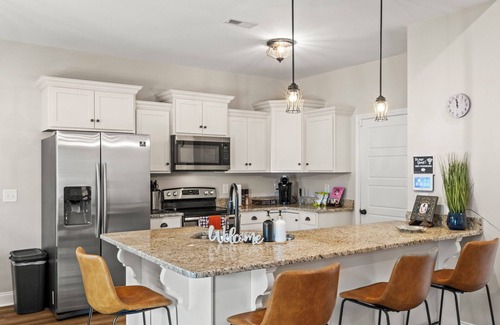 Springfield House | Beautiful house that sleeps 10! 35 minutes to Nashville or BNA airport.