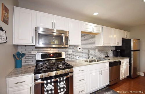 Carpentersville House | Beautiful house for 12~Games Room ~Pet friendly
