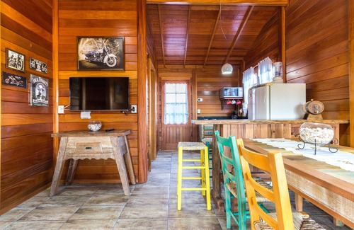 Praia do Rosa House | BEAUTIFUL HOUSE WITH GOOD TASTE, COMFORT AND SECURITY - up to 6 people