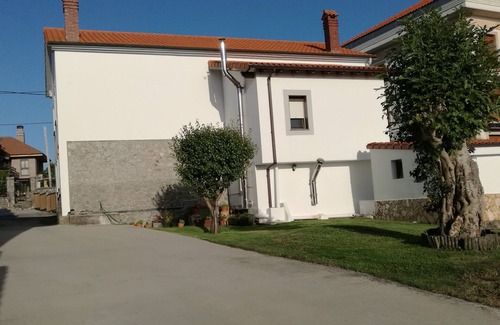 Pedrena House | Beautiful house with garden in the bay of Santander