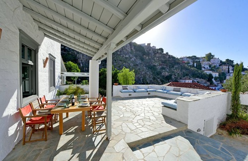 idhra House | Beautiful Hydra house.