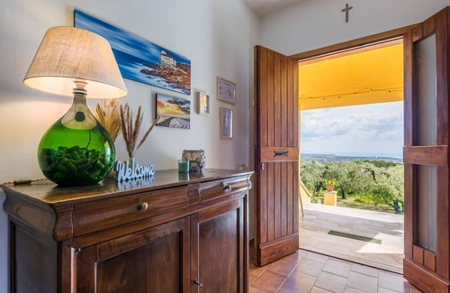 Rosignano Marittimo Apartment | Beautiful apartment for 4 people with WIFI, TV, terrace, pets allowed, panoramic view and parking