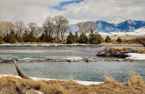 Silver Star House | Beautiful Jefferson River Cabin with Mountain Views!