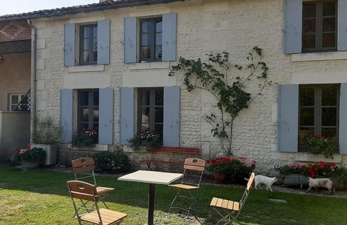Criteuil-la-Magdeleine House | Beautiful, luxurious and ideally situated cottage