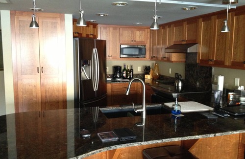 Chelan Condo | Beautiful Lake Chelan Beachfront Condo, Just 3 Blocks From Downtown Chelan