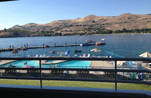Chelan Condo | Beautiful Lake Chelan Beachfront Condo, Just 3 Blocks From Downtown Chelan