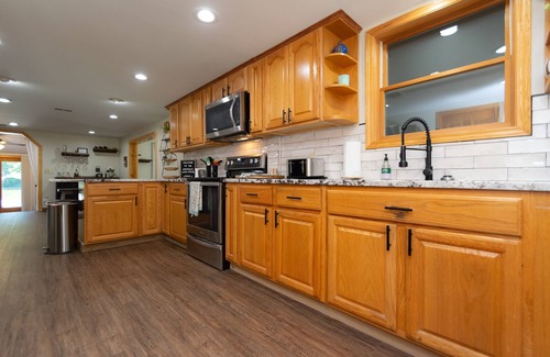 Wolcott House | Beautiful Lake House with Hot Tub!