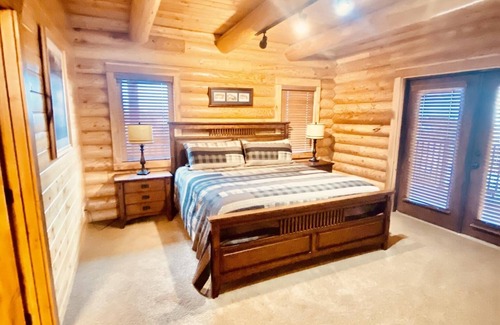 Duchesne County Cabin | Beautiful Lake-side 5 Bedroom Lodge