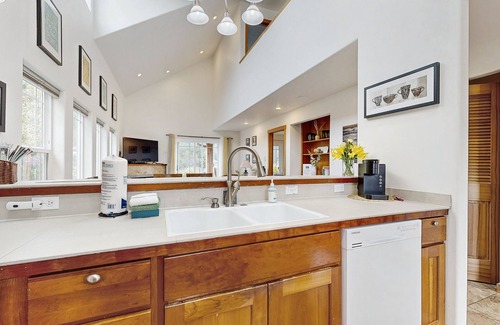 Rockaway Beach House | Beautiful lake-view home with hot tub, kayaks, & bike- two blocks to beach