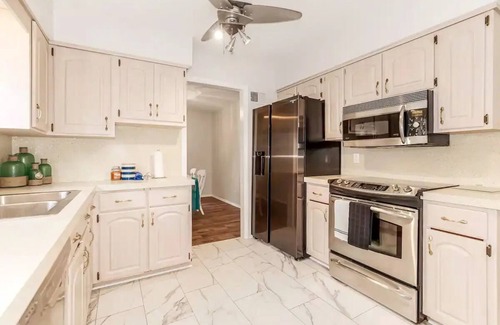 Lee's Summit House | Beautiful Lake View! Spacious3/2 Monthly Special!