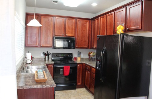 Mid America Condo | Beautiful Lake View Condo. Minutes to Racetrack