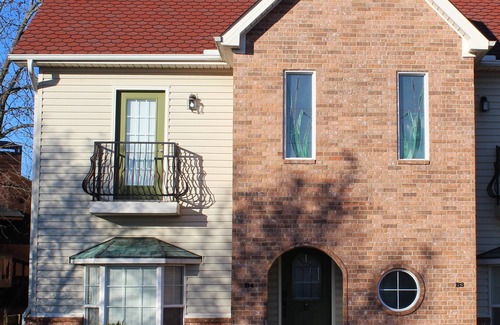 Mid America Condo | Beautiful Lake View Condo. Minutes to Racetrack