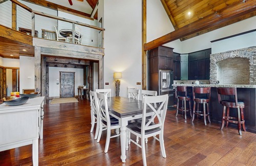Maynardville House | Beautiful lakefront house with full kitchen, private dock, & hot tub