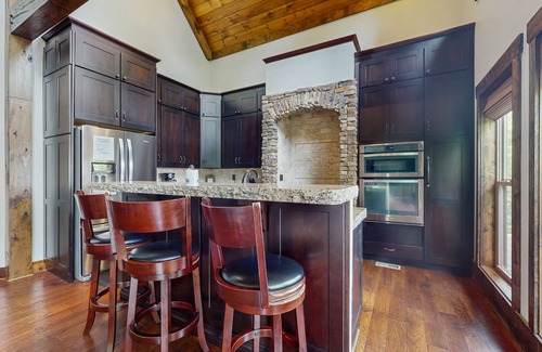 Maynardville House | Beautiful lakefront house with full kitchen, private dock, & hot tub