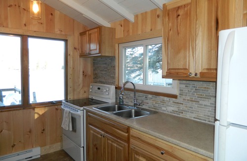 Cuba Cottage | Beautiful Lakefront Cottage