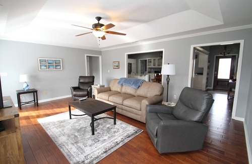 Inman House | Beautiful Lakefront Home on over an acre