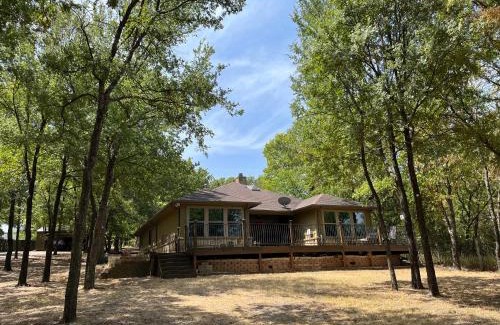 West Tawakoni House | Beautiful lakefront house in private woods