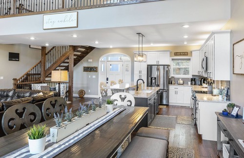 La Follette House | Beautiful Lakefront Home NO STEPS