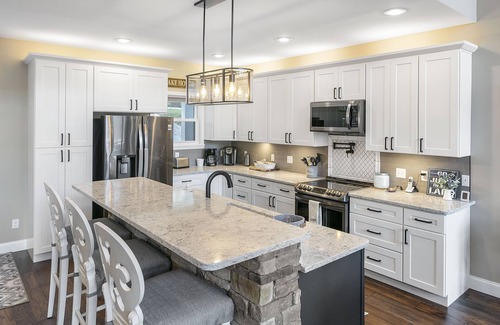 La Follette House | Beautiful Lakefront Home NO STEPS