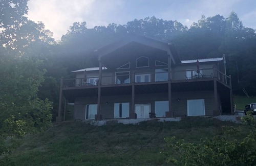 La Follette House | BEAUTIFUL Lakefront Home on NORRIS LAKE