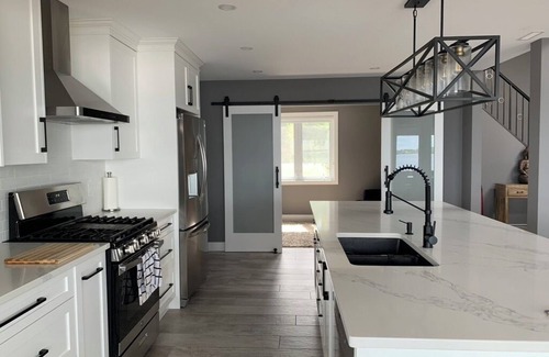 Rossmore House | Beautiful Lakehouse in Price Edward County on the Bay of Quinte
