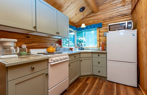 Dubois Cabin | Beautiful lakeside retreat - Perfect for the adventuresome family -pet friendly