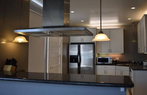 Lake Street Apartment | Beautiful large 2 Bedroom Flat Centrally Located In A Great Neighborhood.