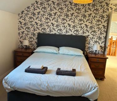 Brympton House | Beautiful Large 4 bedroom house with hot tub