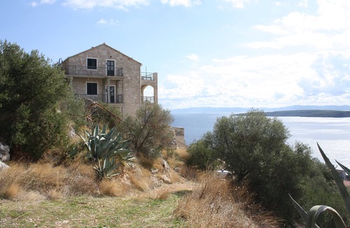 Zavala Apartment | Beautiful large and luxurious family-friendly 'stonehouse' with stunning sea views