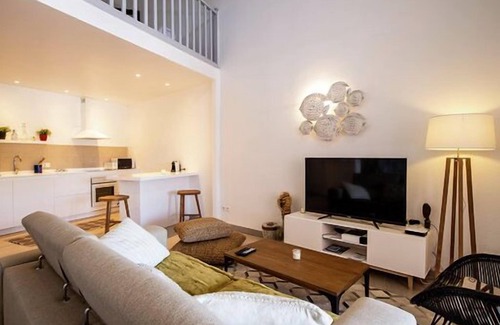 Bellevue Apartment | Beautiful large apartment on La Place du Village