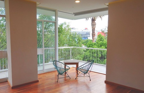 Alvaro Obregon Apartment | Beautiful light-filled apartment with large balcony