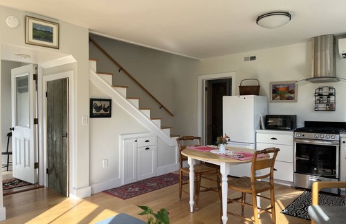 North Ferrisburgh House | Beautiful Light Filled Guesthouse in country