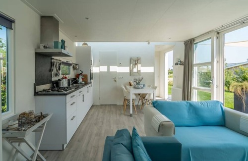 Westenschouwen House | Beautiful light and spacious chalet with 'Beachstyle' furnishing.