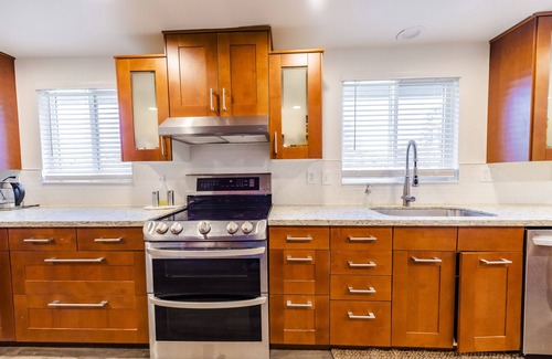 Marylhurst House | Beautiful like new home with a large hot tub in a quiet neighborhood on Acreage.