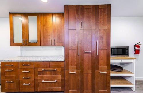Marylhurst House | Beautiful like new home with a large hot tub in a quiet neighborhood on Acreage.