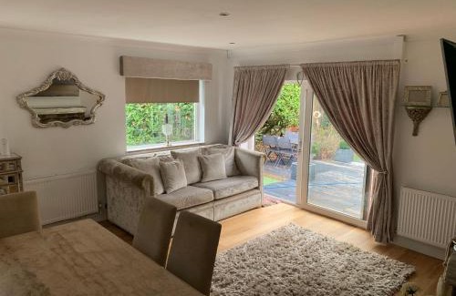 West Kingsdown Apartment | Beautiful Little Bungalow, Indoor Fireplace, & Bar